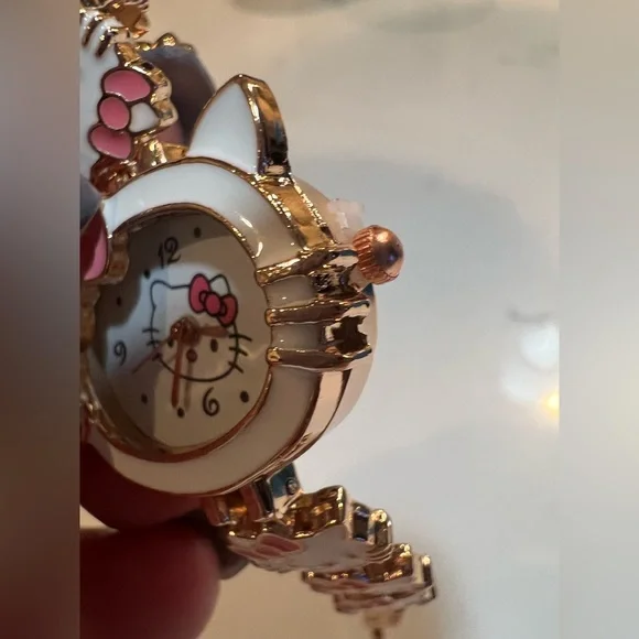 🌸 New luxury Hello Kitty Watch - Picture 7 of 8